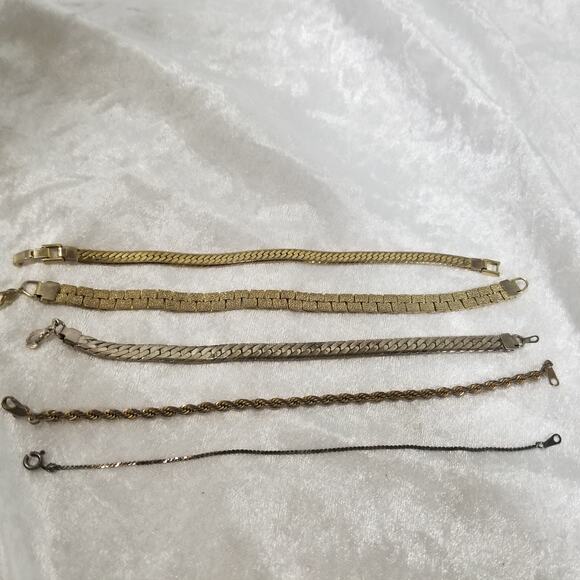 5-7" Bracelets 4-gold tone 1 small gold tone/black 1.1489 - Picture 5 of 7